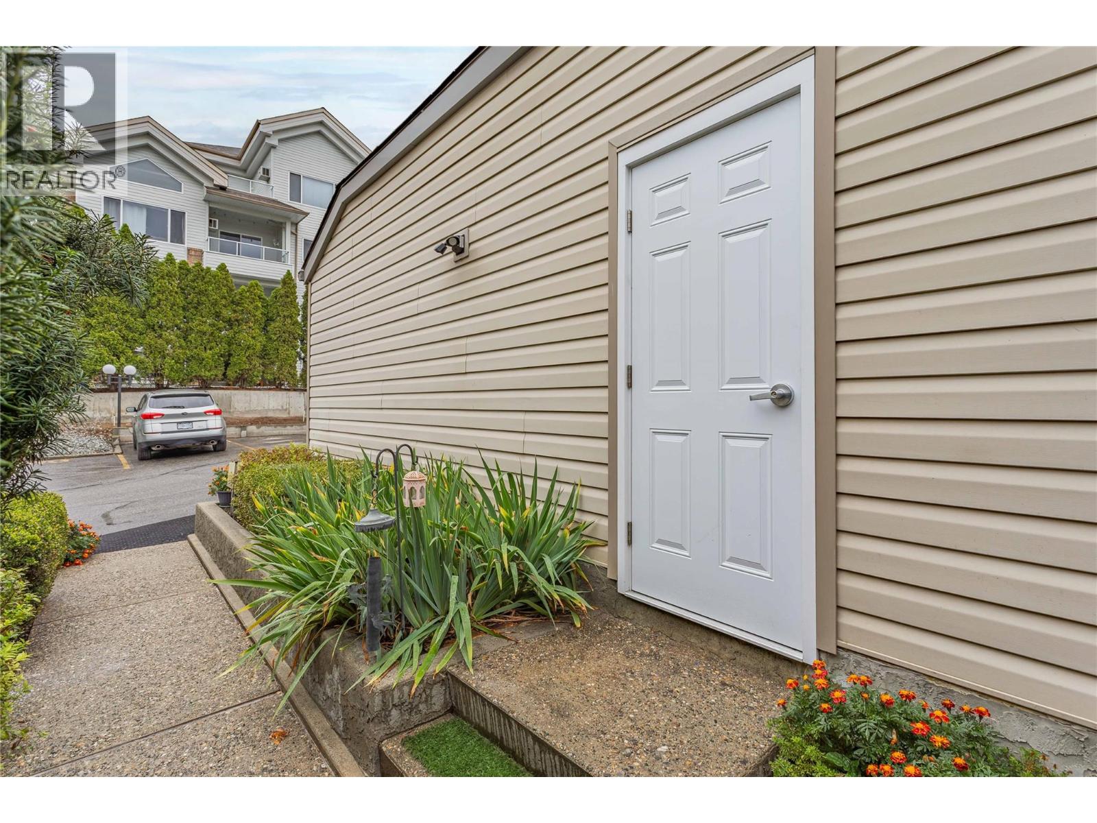 3 1675 Thayer Court, Kelowna