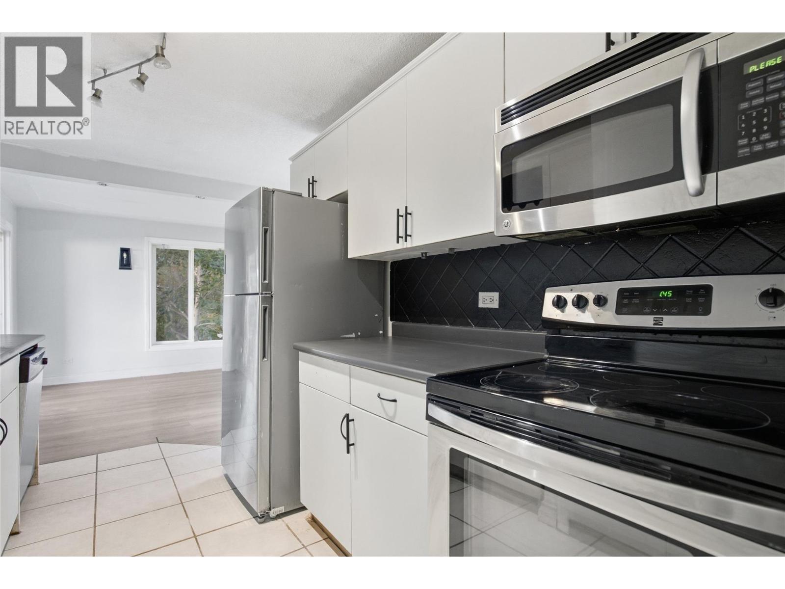 1202 CRESTWOOD Drive - 3