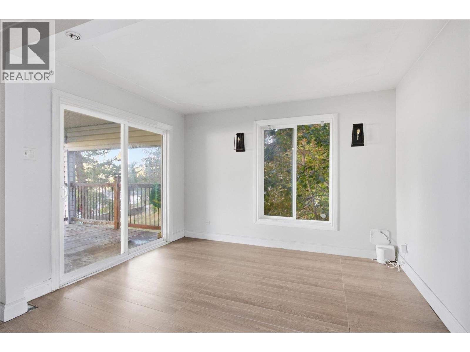 1202 CRESTWOOD Drive - Image 7