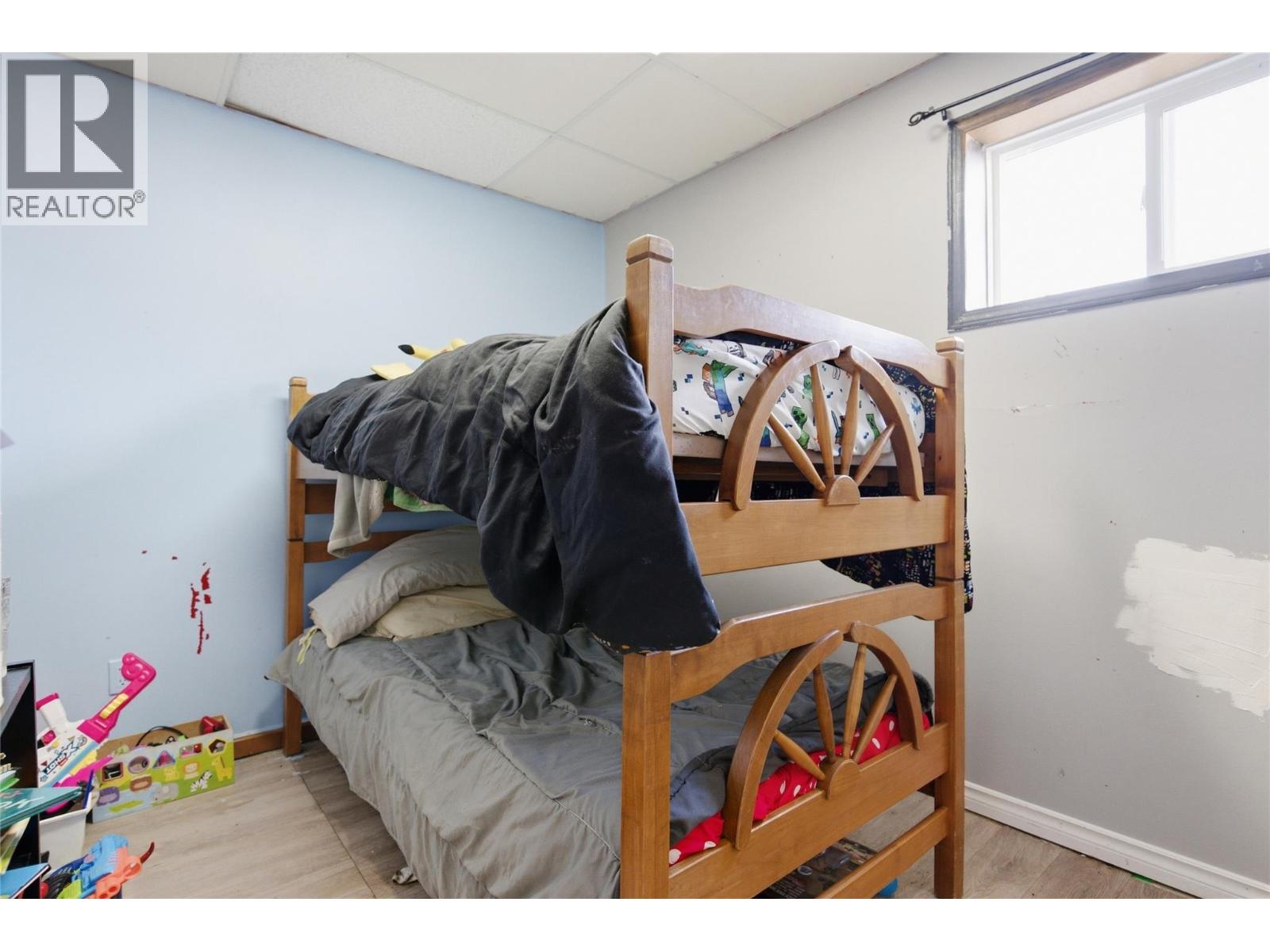 1202 CRESTWOOD Drive - 27