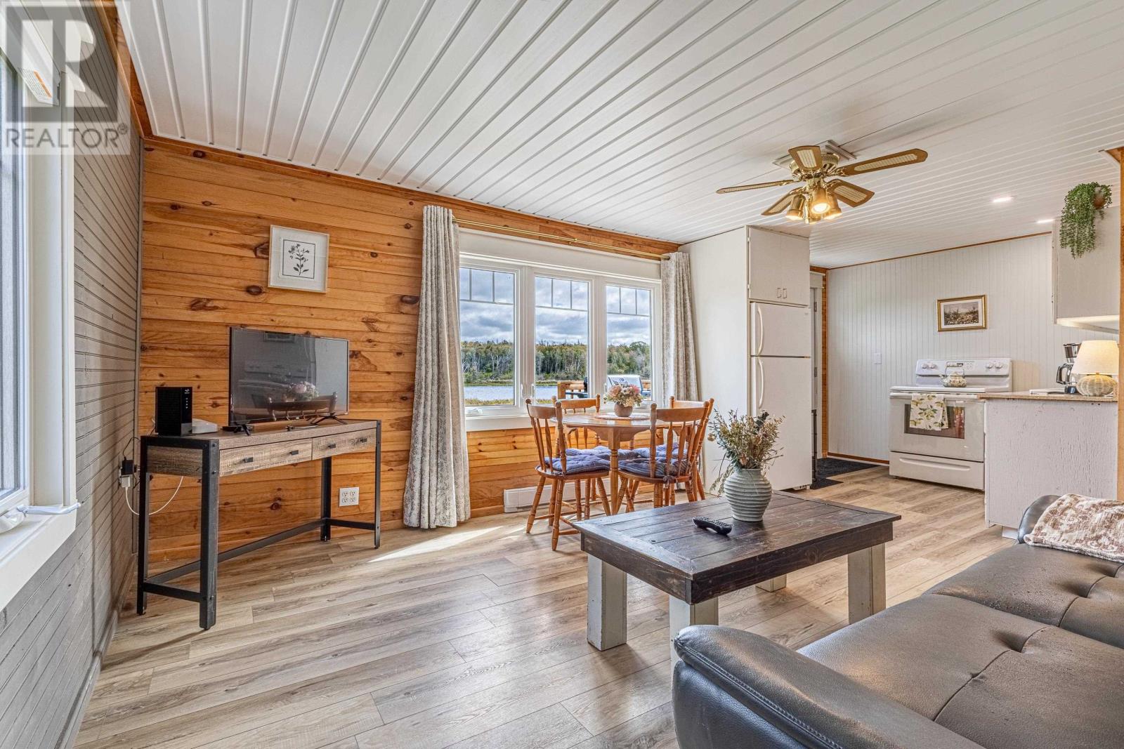 220 Thompson Point Road - 10