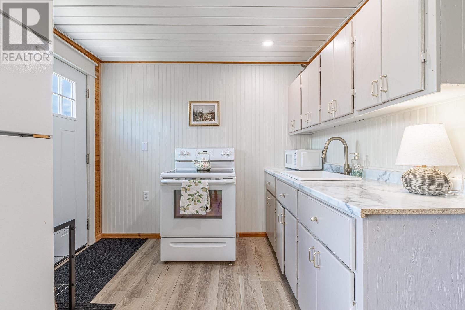 220 Thompson Point Road - 12