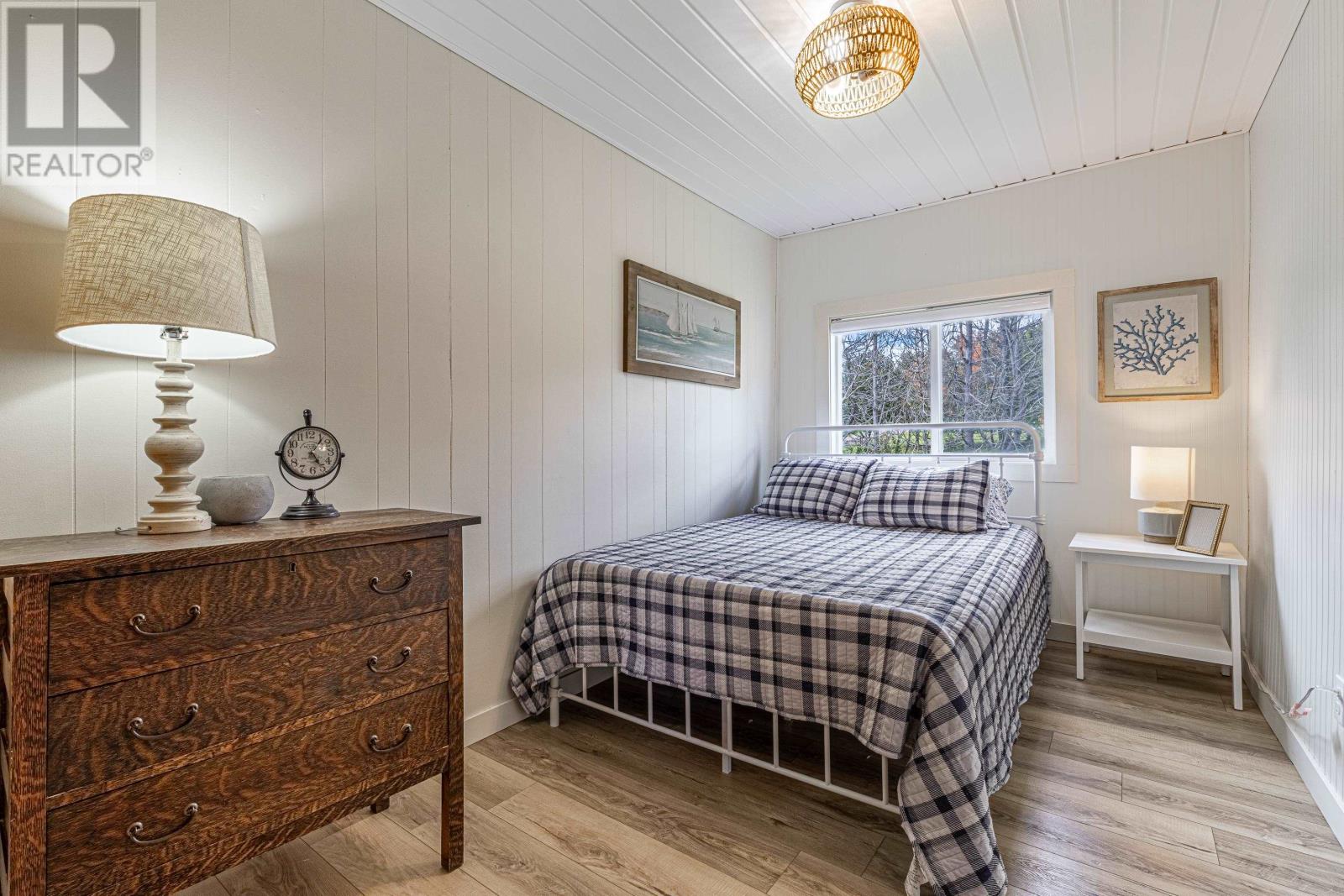 220 Thompson Point Road - 16