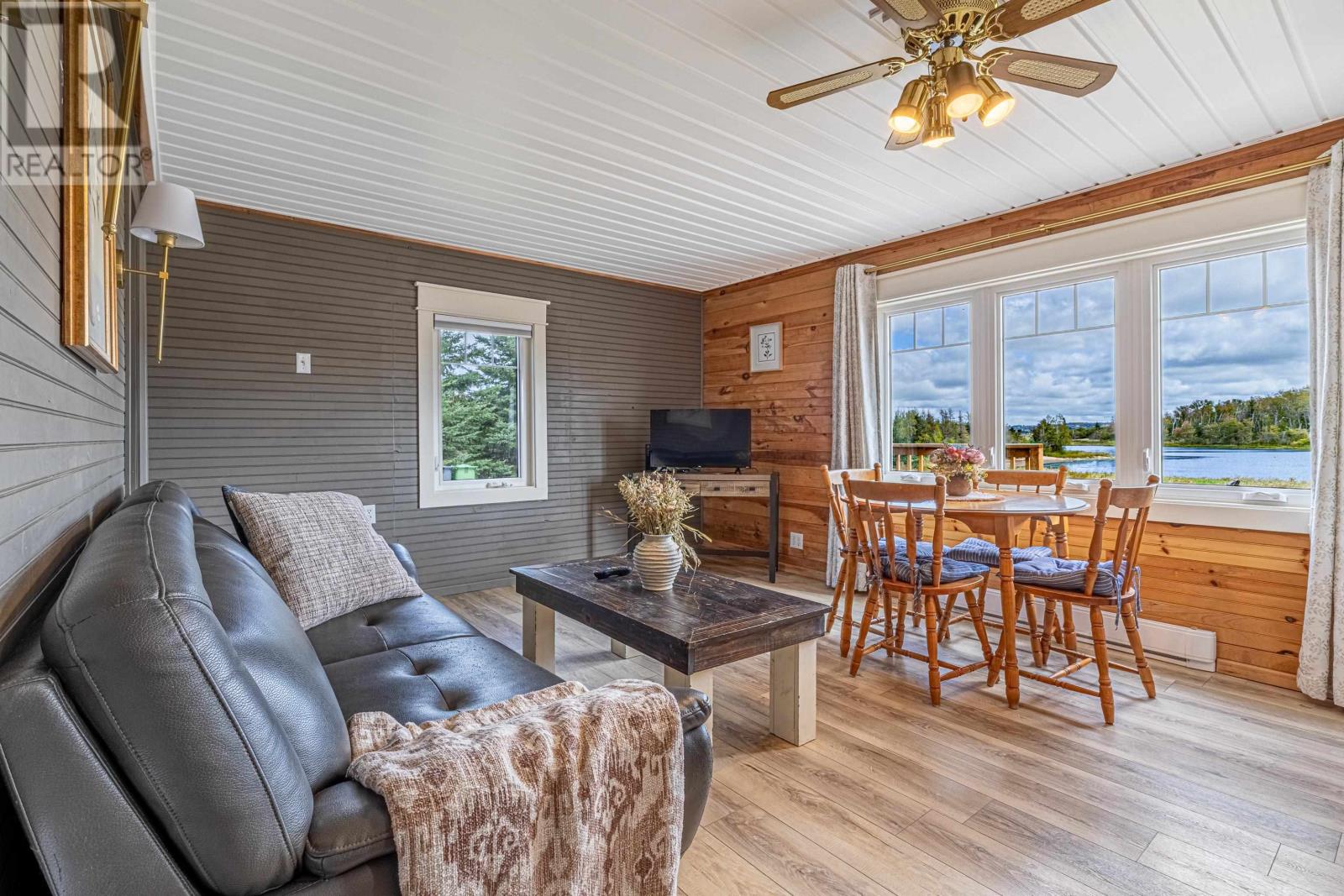 220 Thompson Point Road - 6