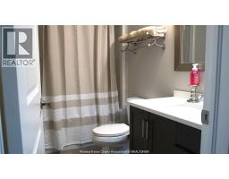 4pc Ensuite bath - 256 Jewel, Lasalle, ON N9J3X5 Photo 7