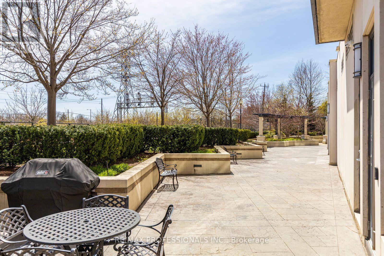#816 1135 ROYAL YORK ROAD - 25