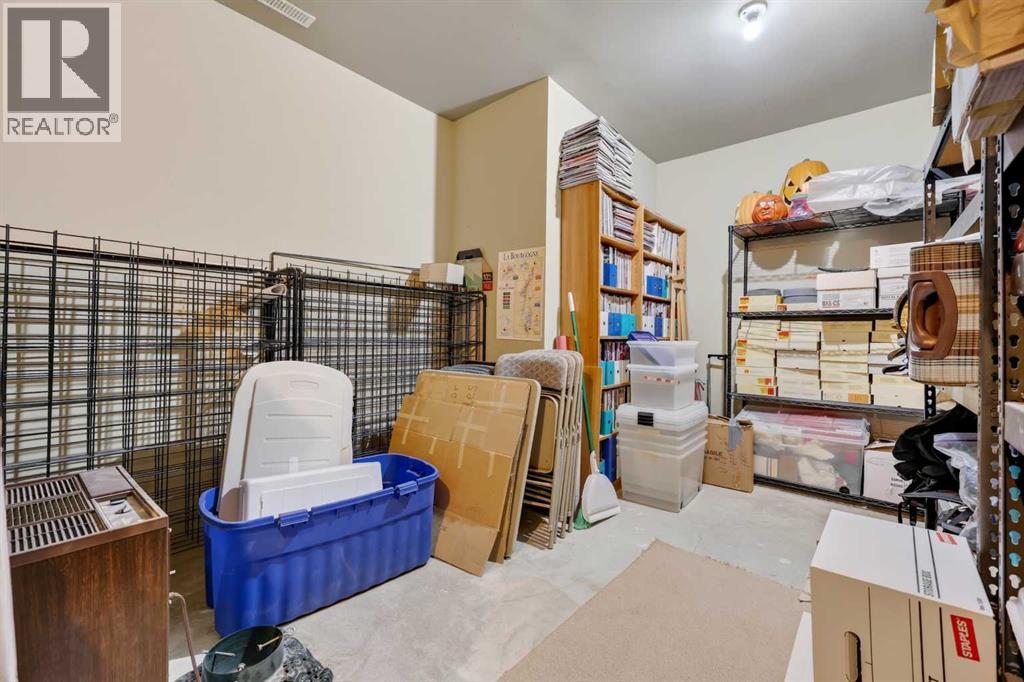 2143 Vimy Way SW - 33