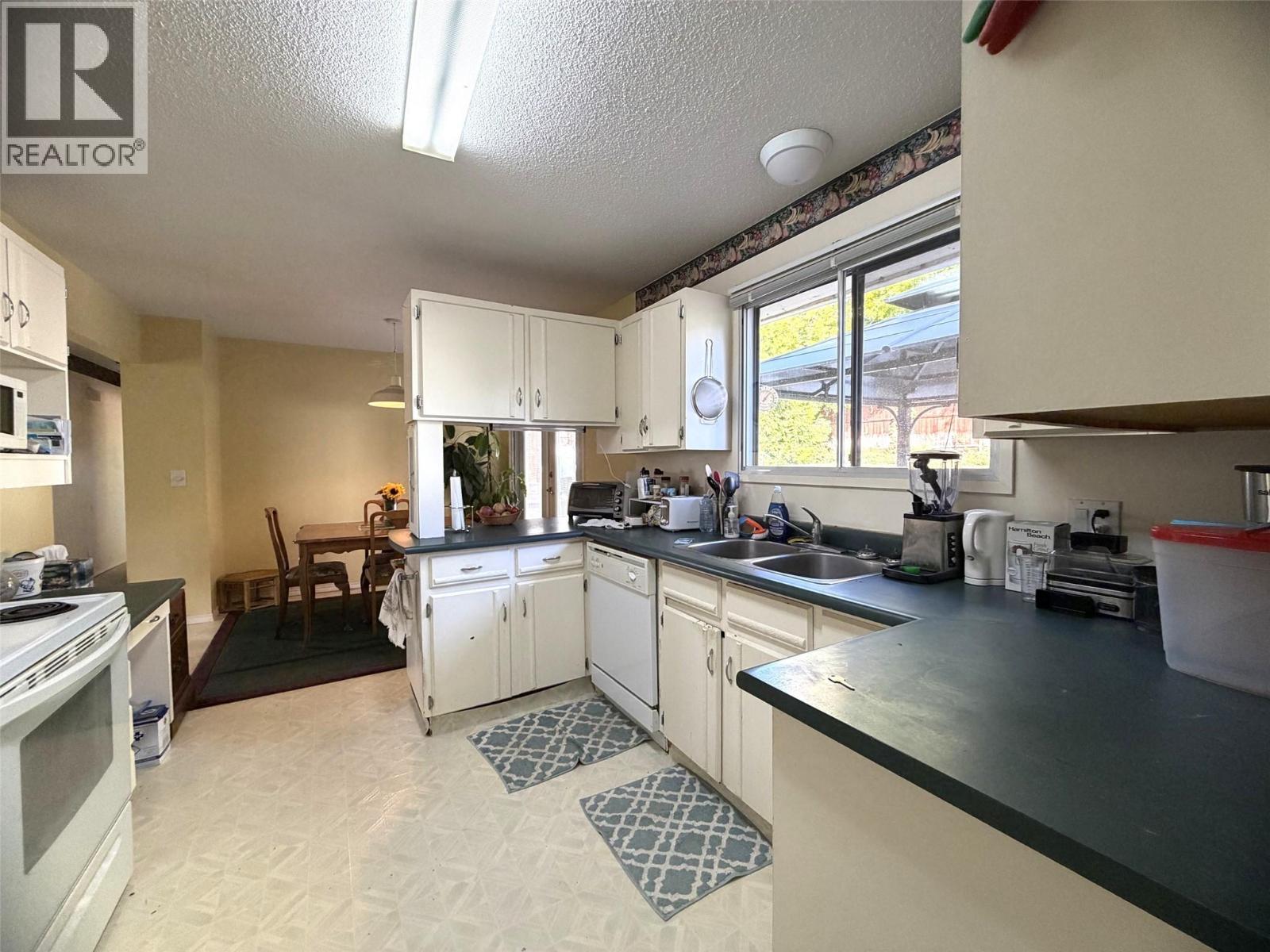  2490 Smid Road, West Kelowna
