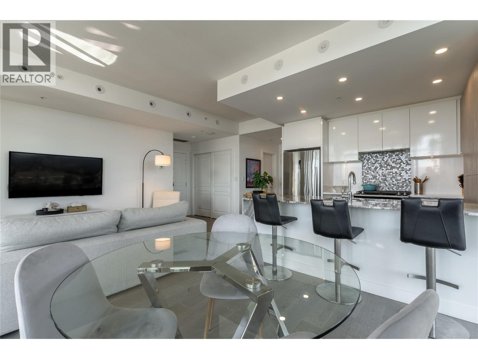 1305 1151 Sunset Drive, Kelowna