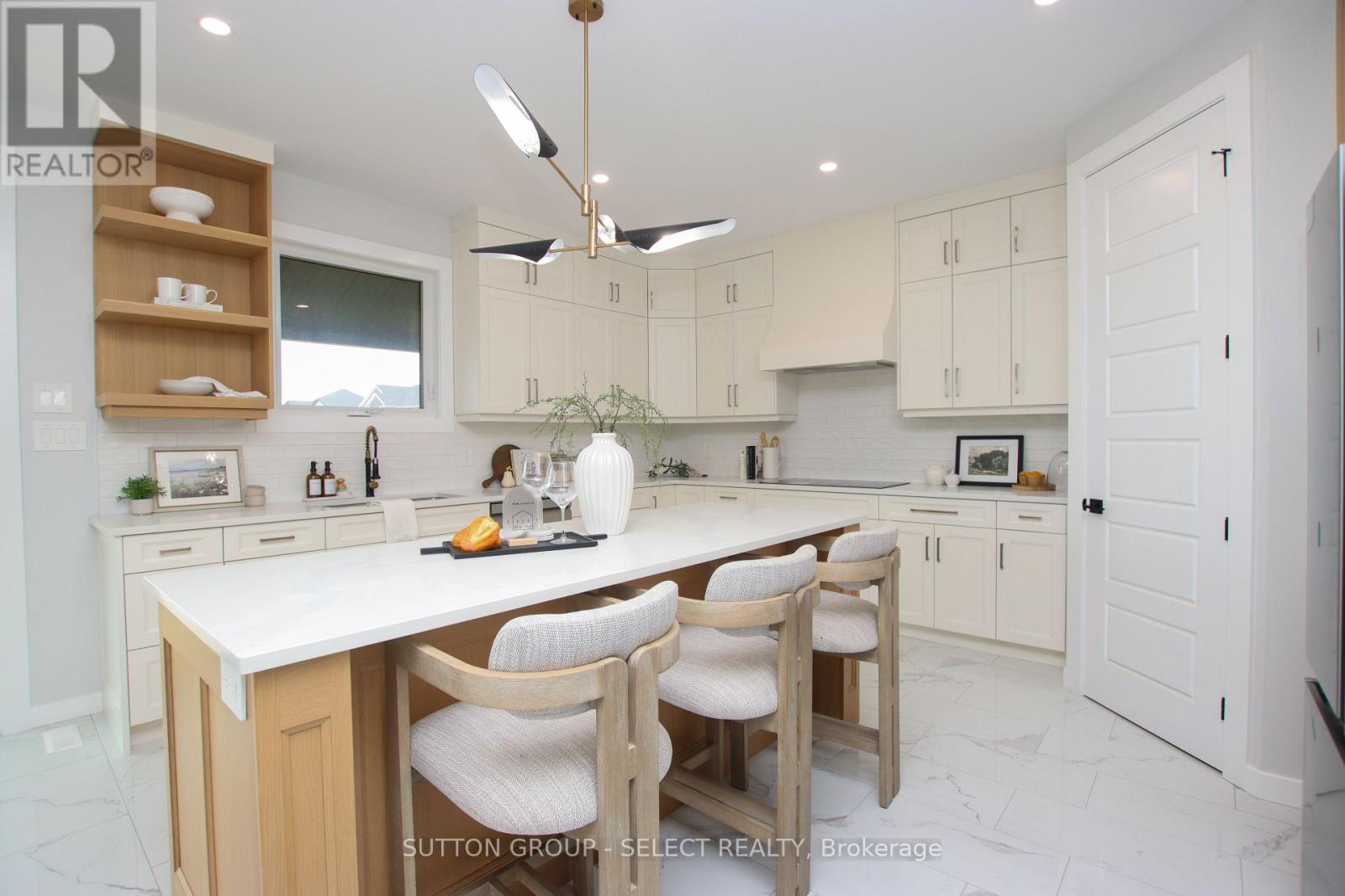 88 OPTIMIST DRIVE - 22