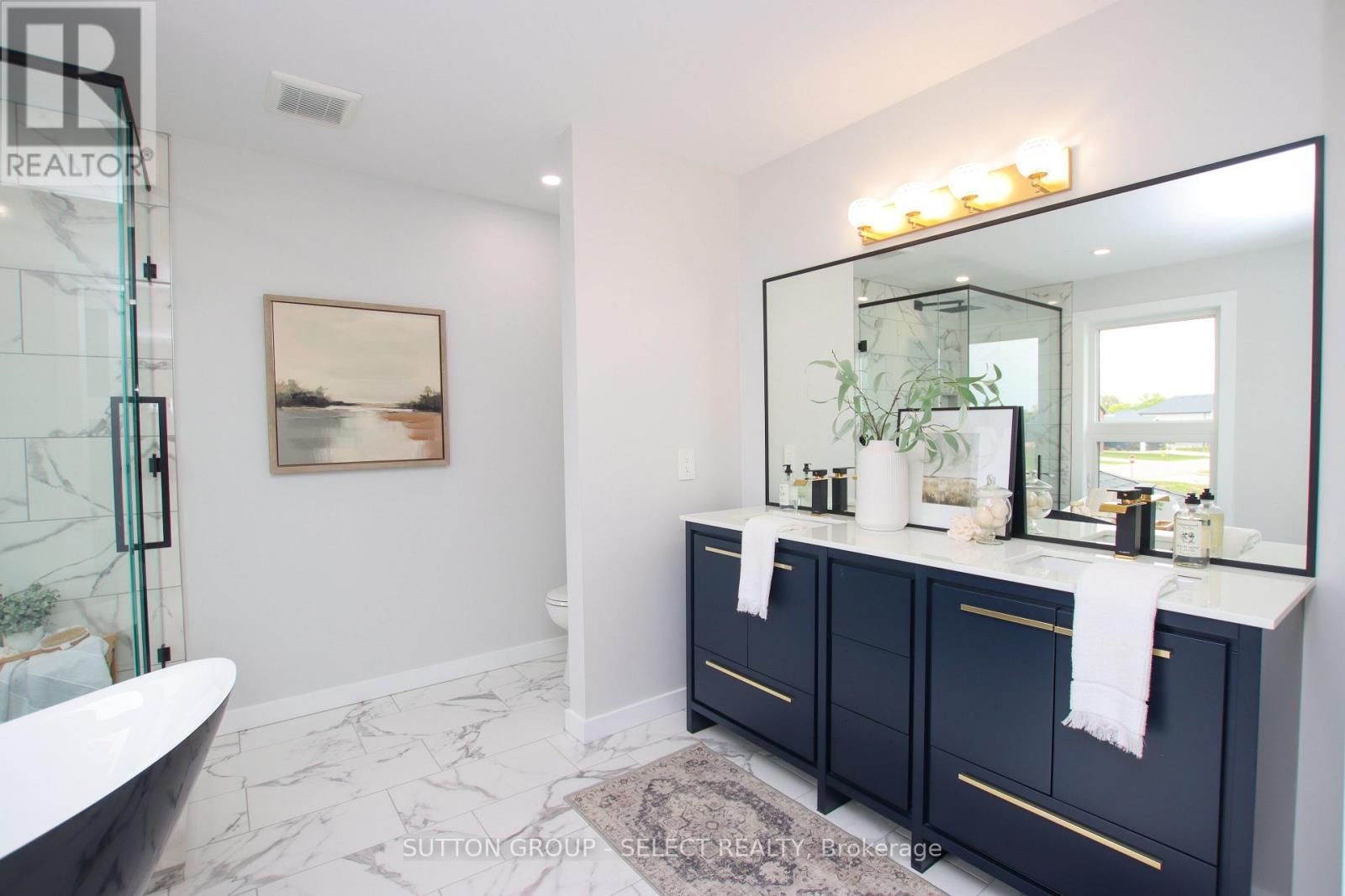 88 OPTIMIST DRIVE - 32