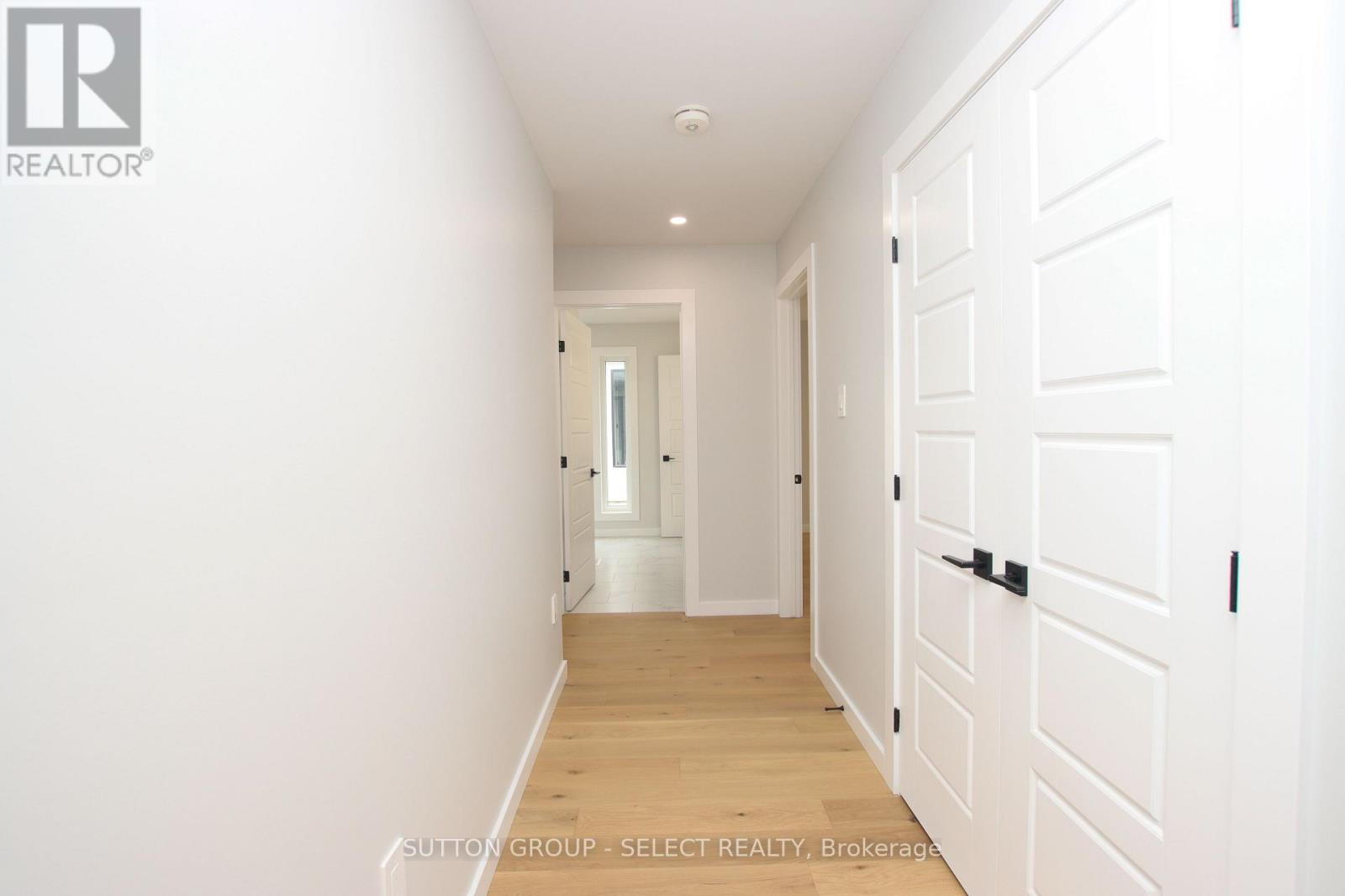 88 OPTIMIST DRIVE - Image 37
