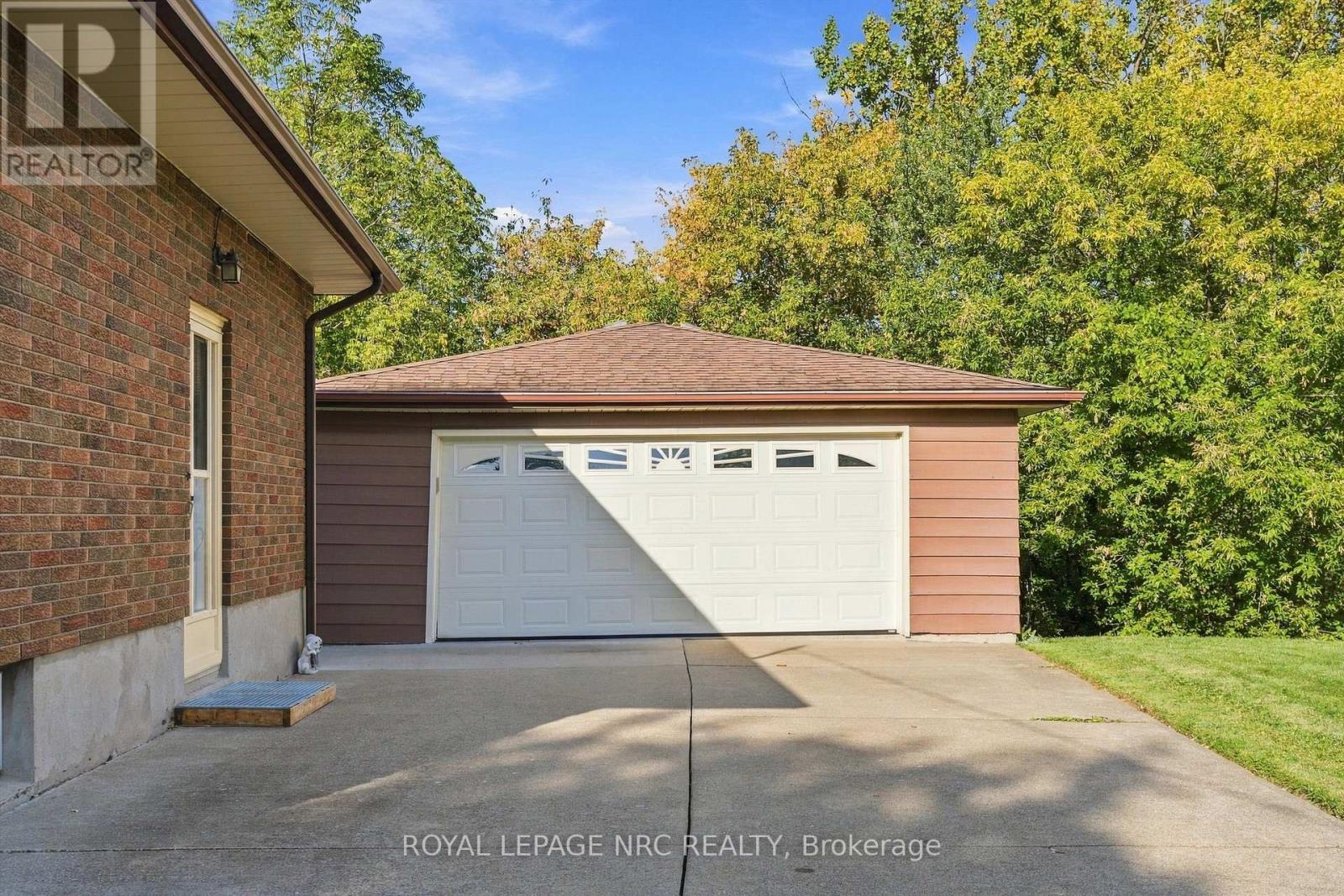 13 HARDWOOD GROVE - Image 18