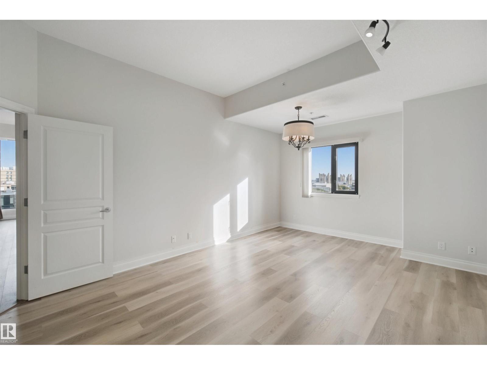 #1006 10319 111 ST NW - 21