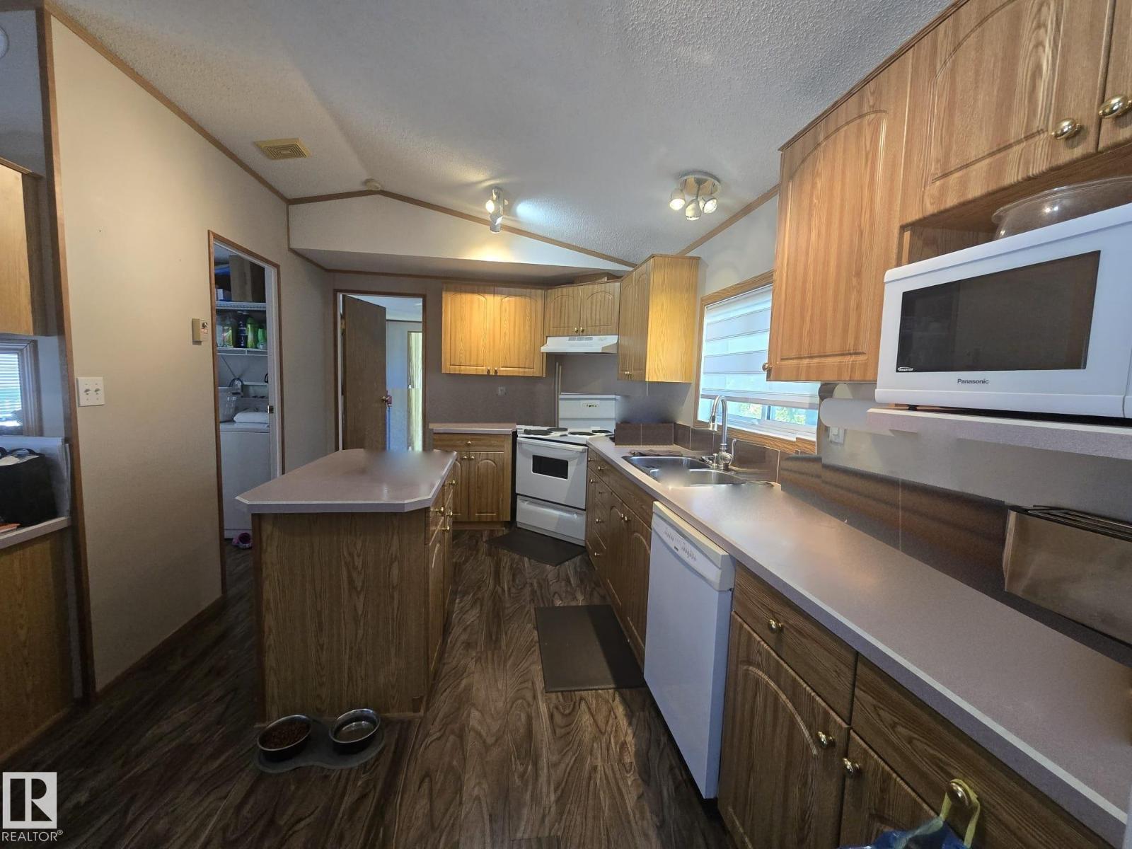 3213 Lakewood Close NW - 17