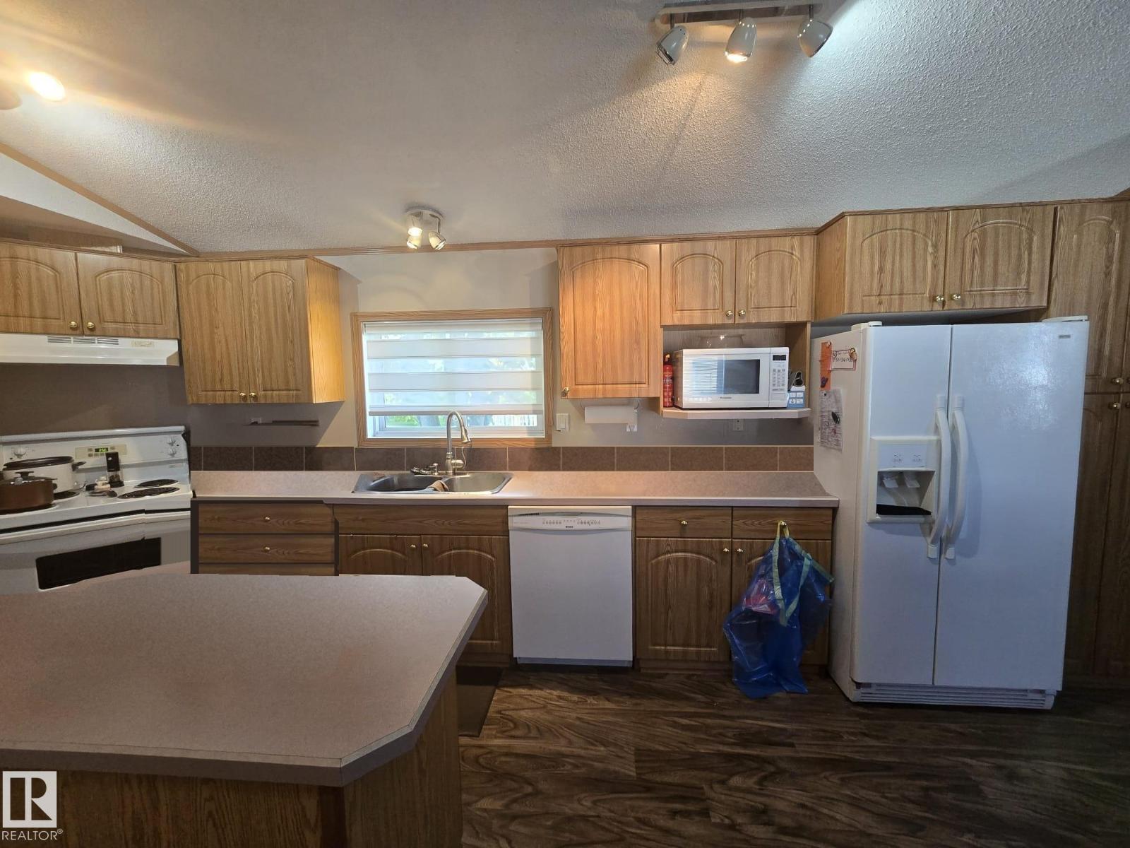 3213 Lakewood Close NW - 18
