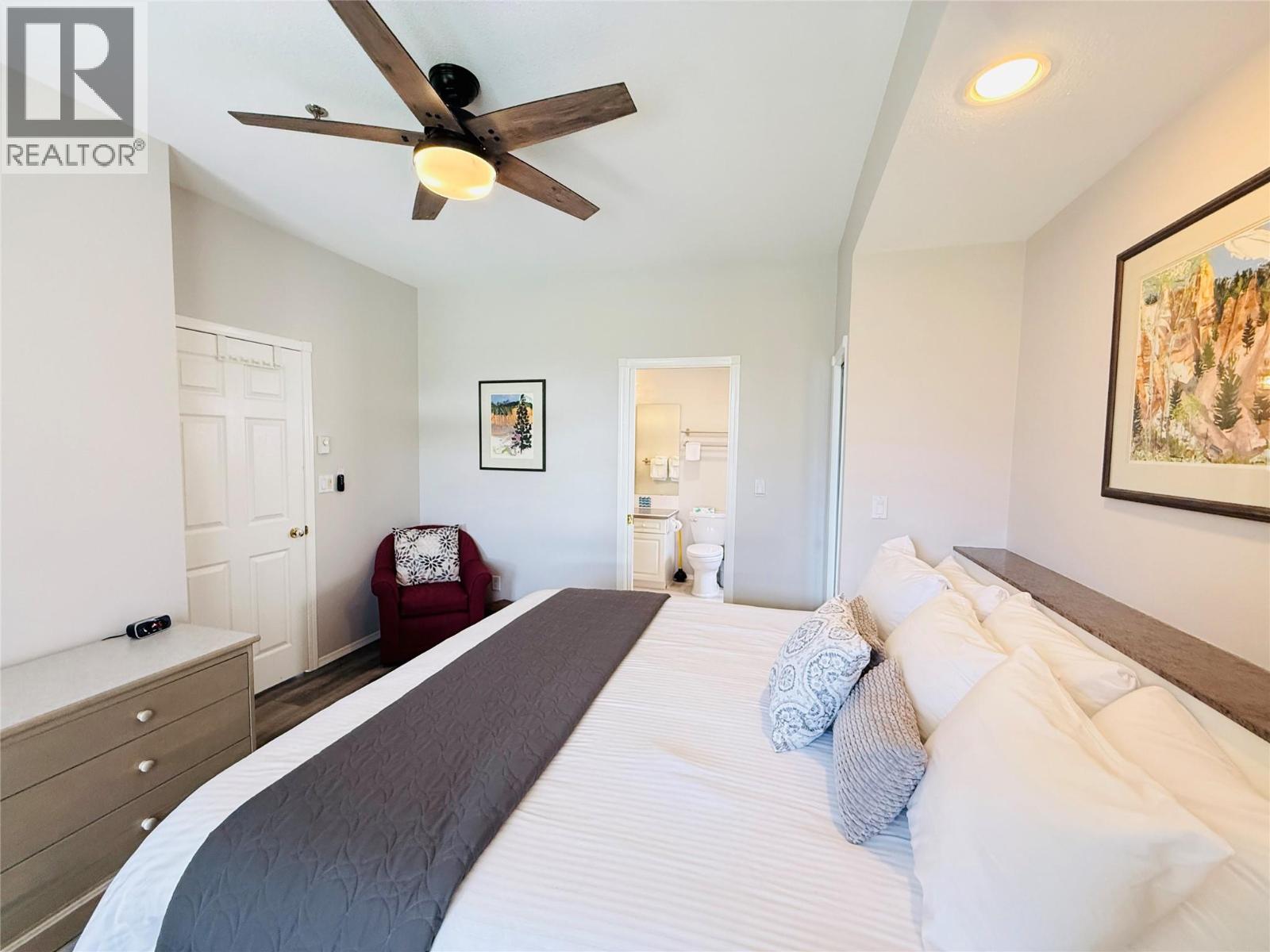 #2005 A 5052 Riverview Road - 23