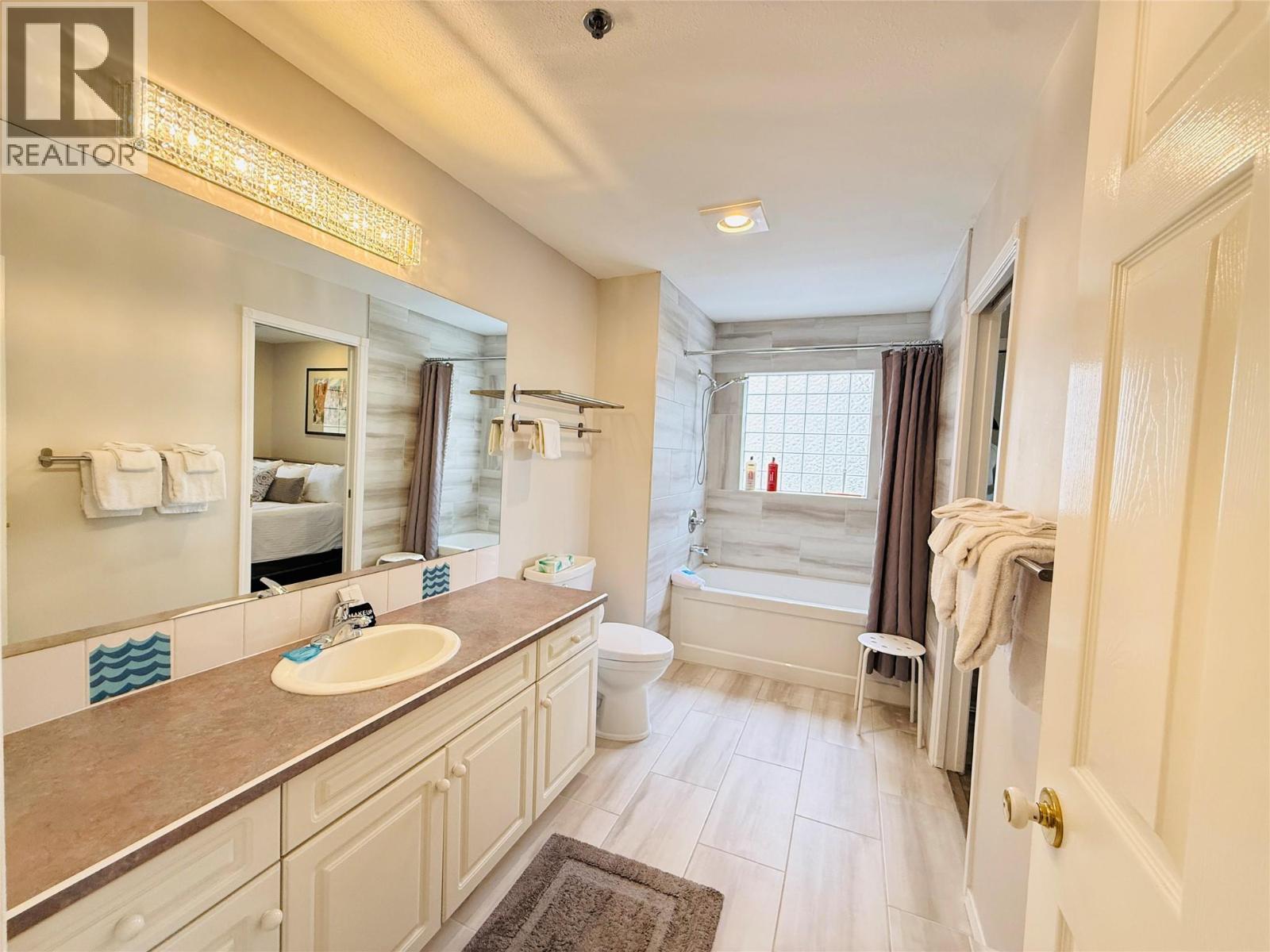 #2005 A 5052 Riverview Road - Image 17