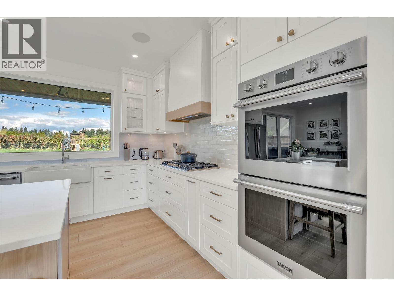 9294 JONES FLAT Road, Summerland