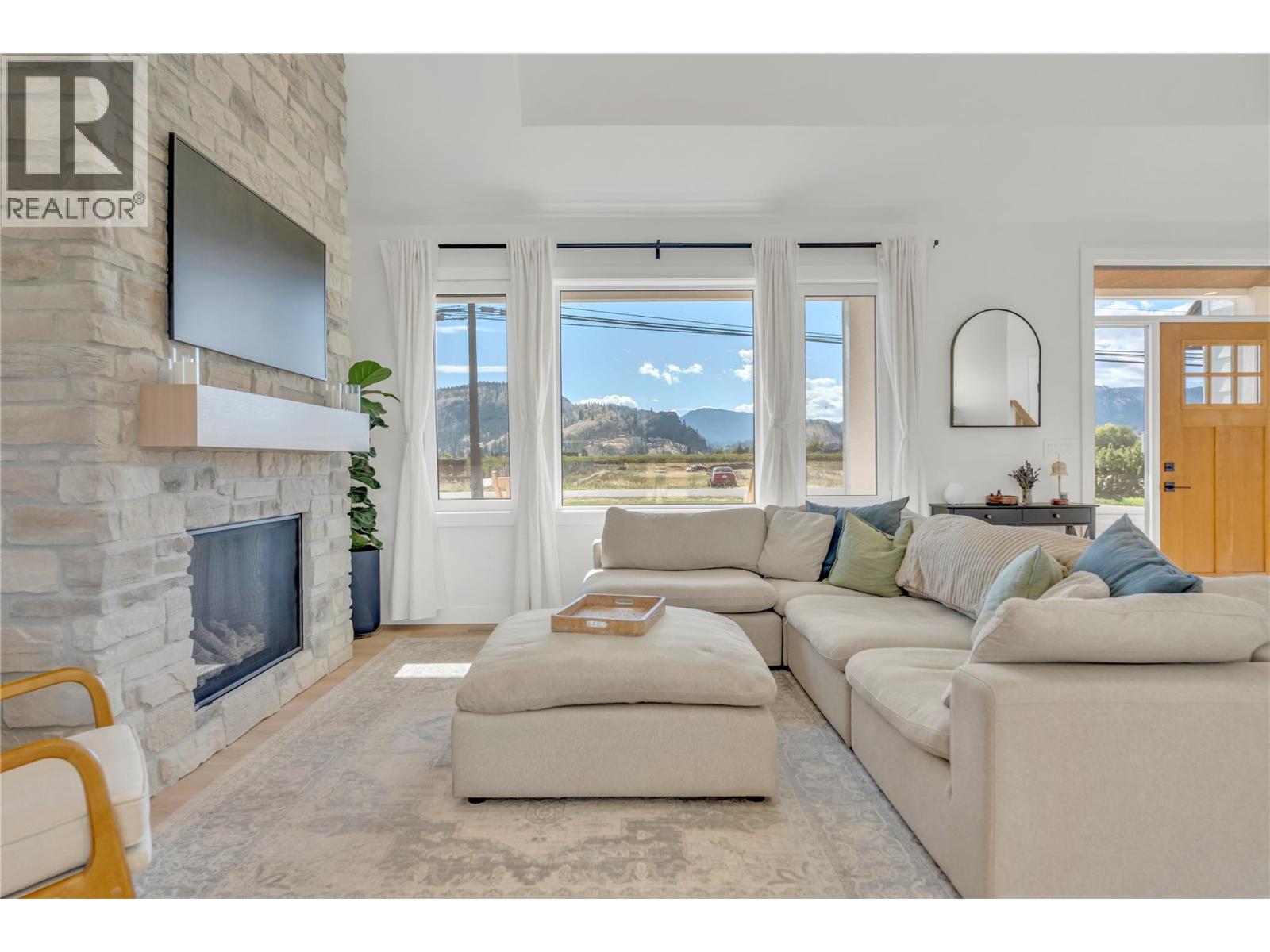 9294 JONES FLAT Road, Summerland