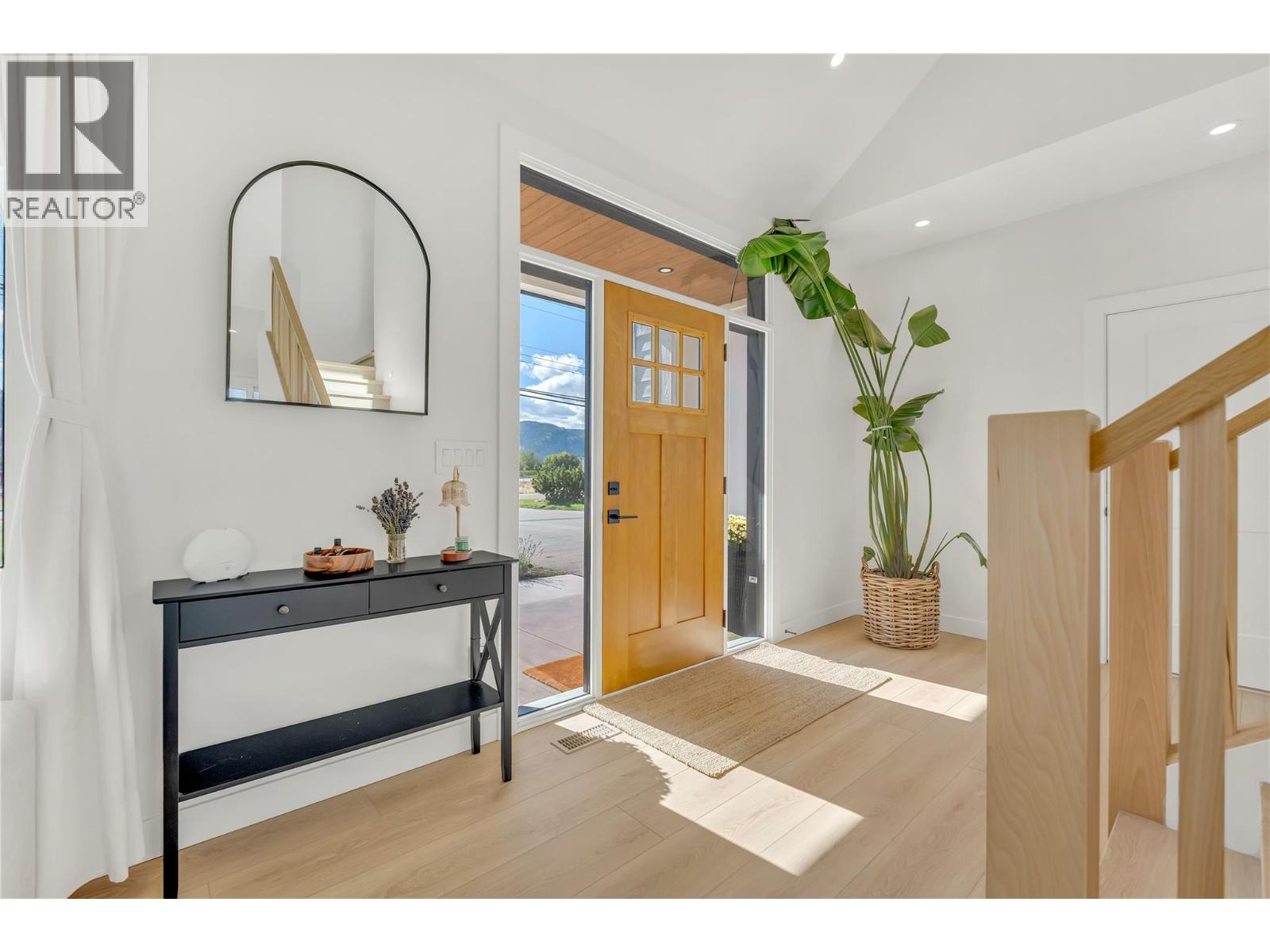 9294 JONES FLAT Road, Summerland