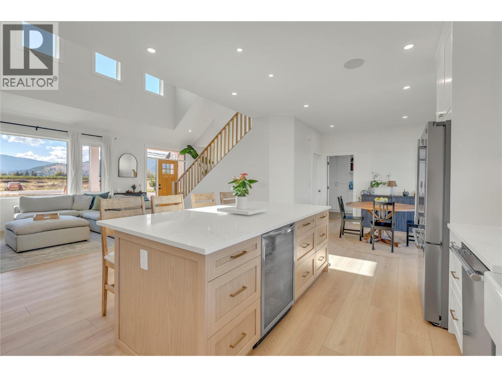 9294 JONES FLAT Road, Summerland