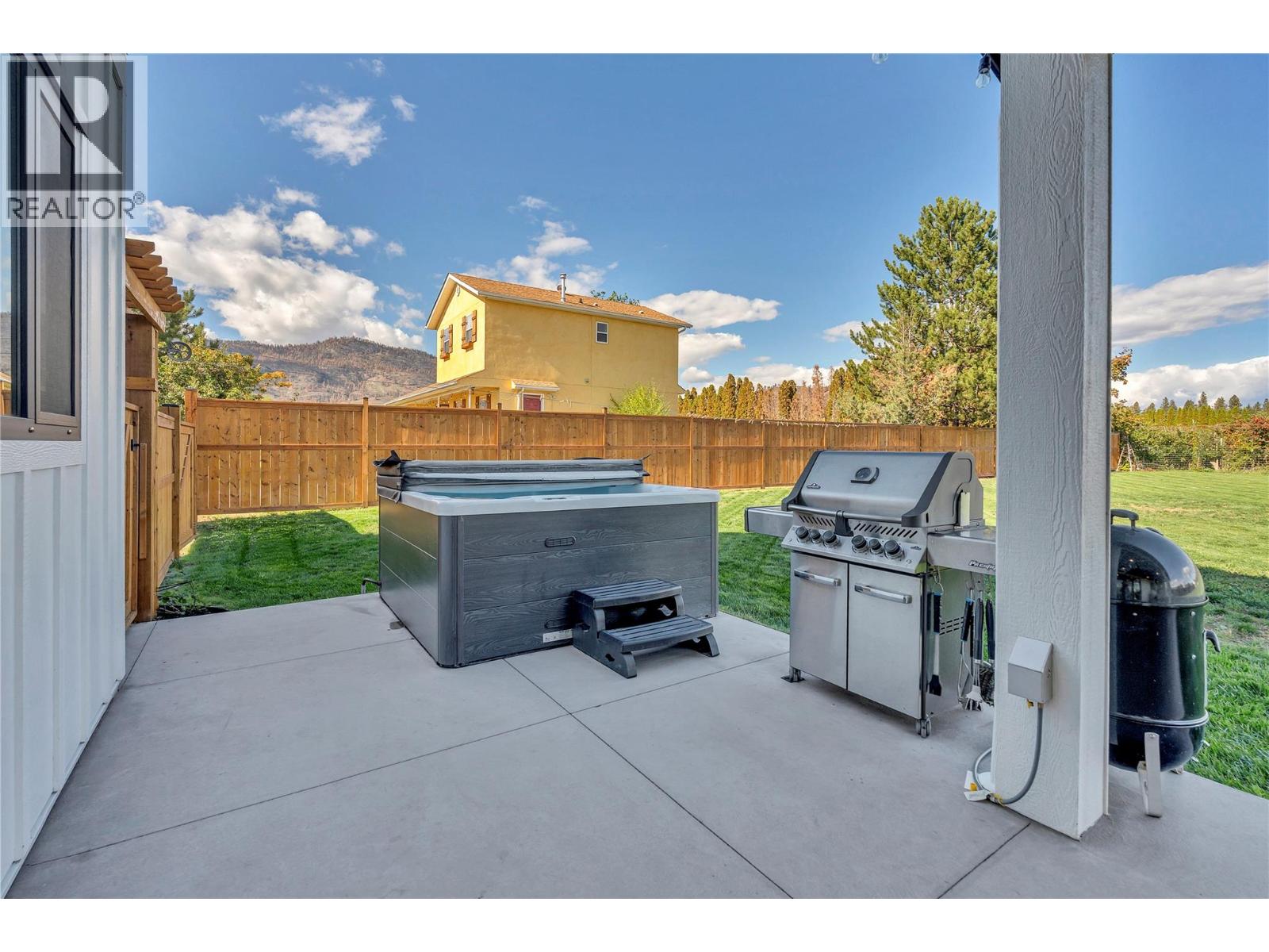 9294 JONES FLAT Road, Summerland