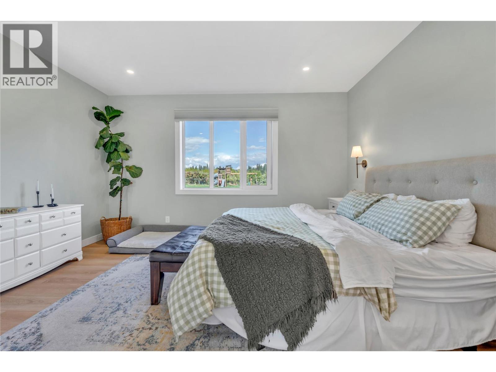 9294 JONES FLAT Road, Summerland