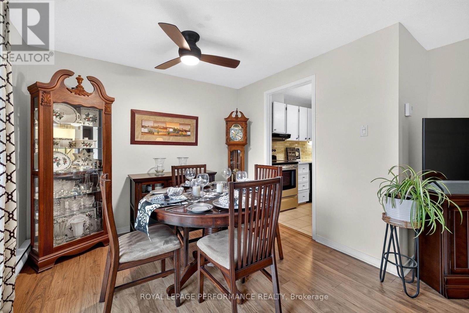 #7 18 SWEETBRIAR CIRCLE - 14