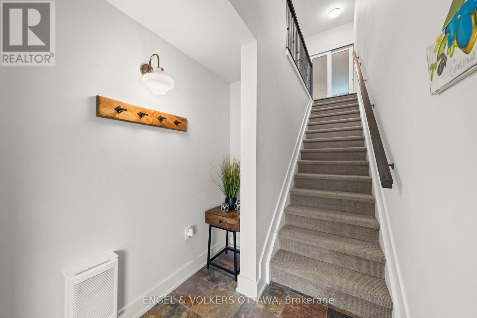244 MULLIN PRIVATE - 3