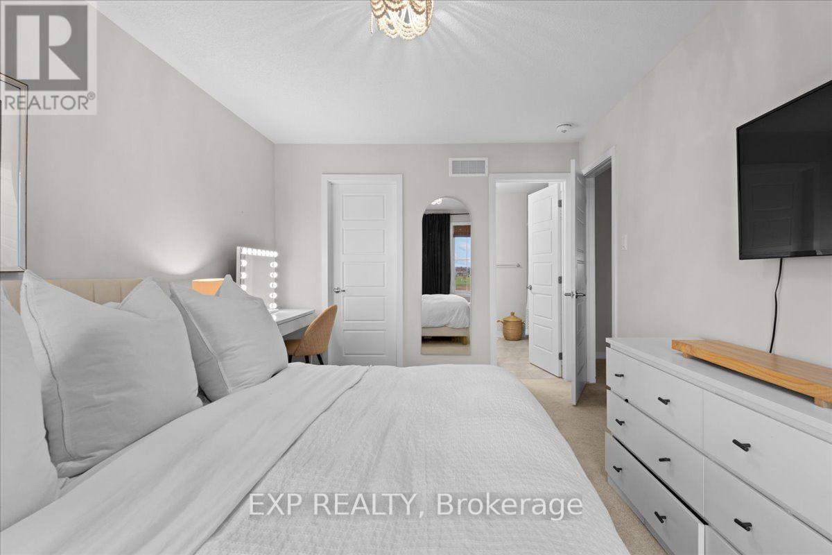 615 QUILTER ROW - 23