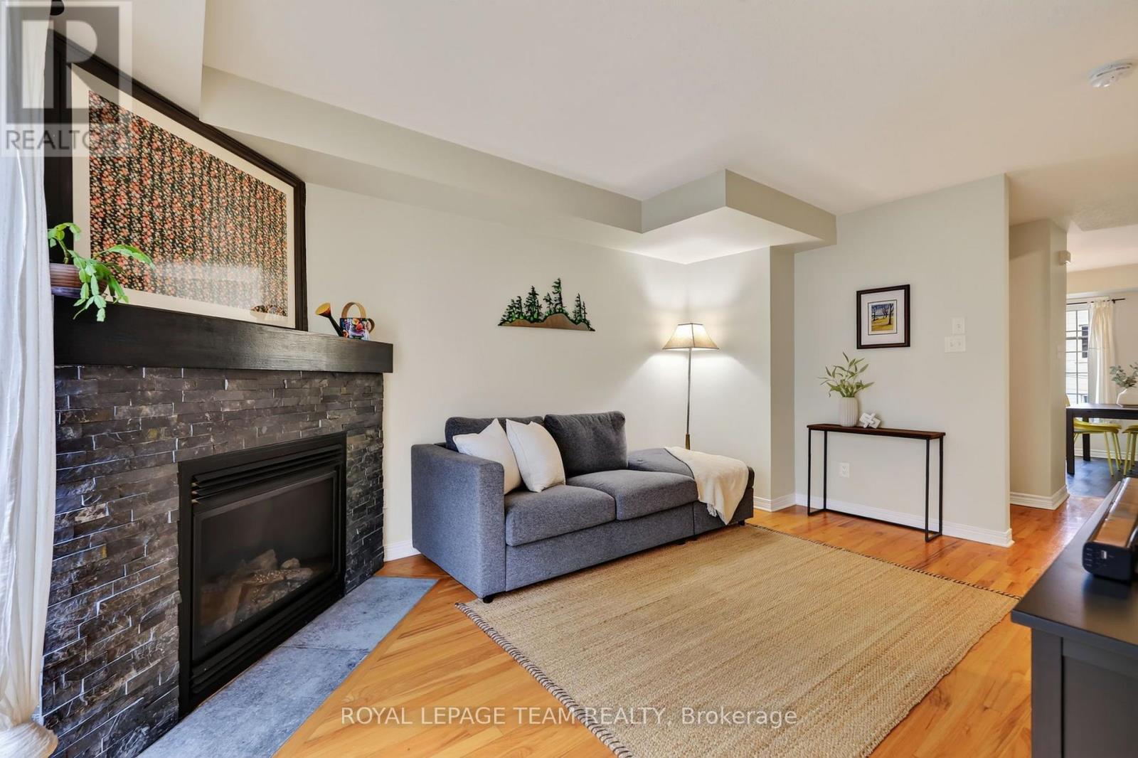 #11 13 ROBINSON AVENUE - Image 8