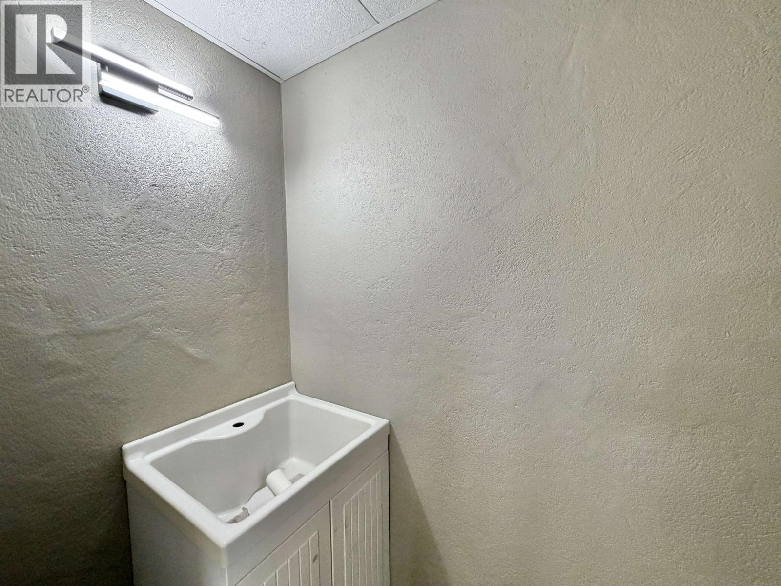 2175 WHITE ROAD - 23