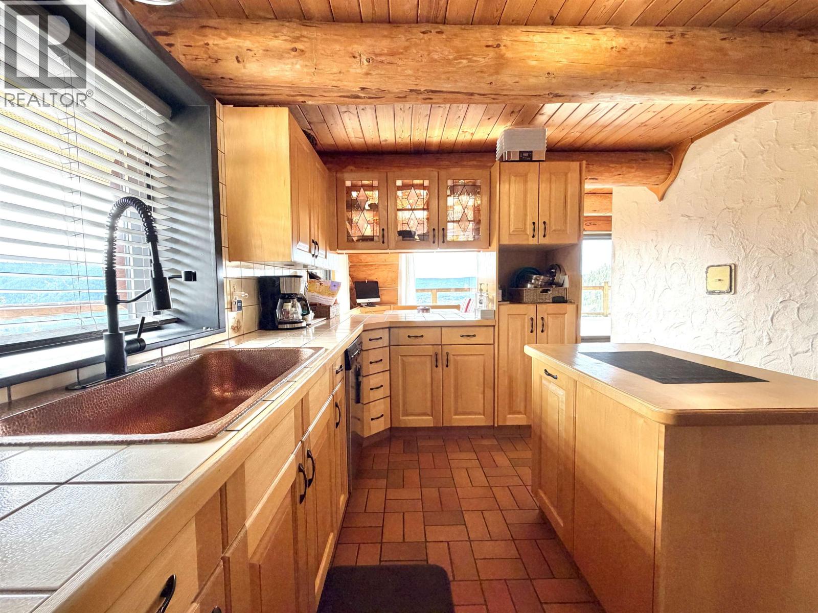 2175 WHITE ROAD - 6