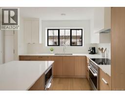 Balcony - 3 2268 Bowker Ave, Oak Bay, BC V8R2E4 Photo 8