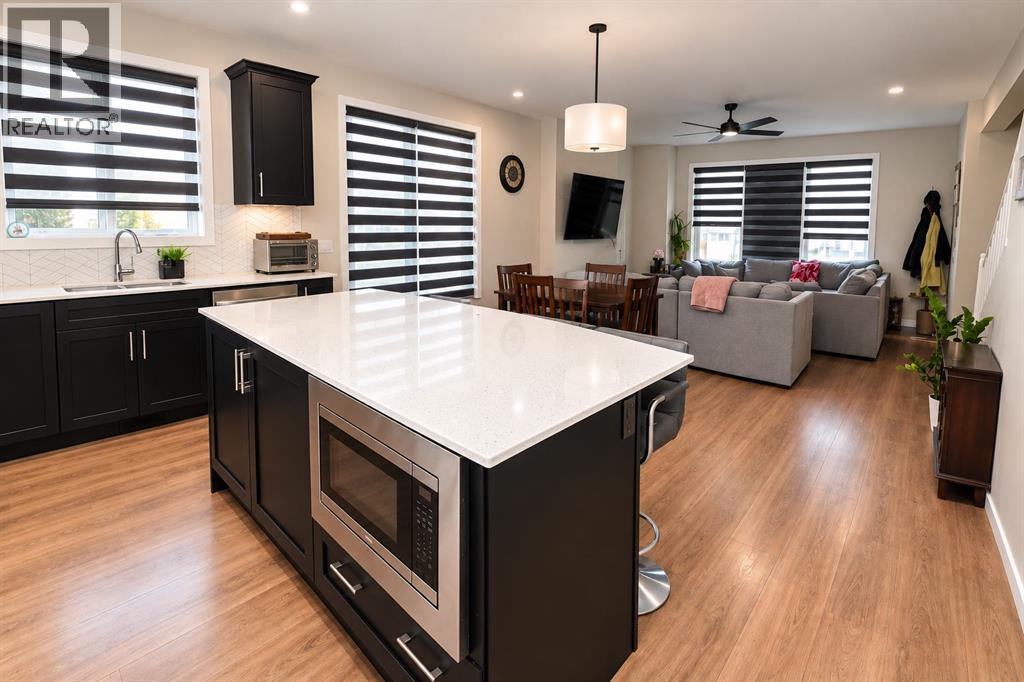 128 Cityside Crescent NE - 17