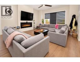 2pc Bathroom - 128 Cityside Crescent Ne, Calgary, AB T3N2N3 Photo 9