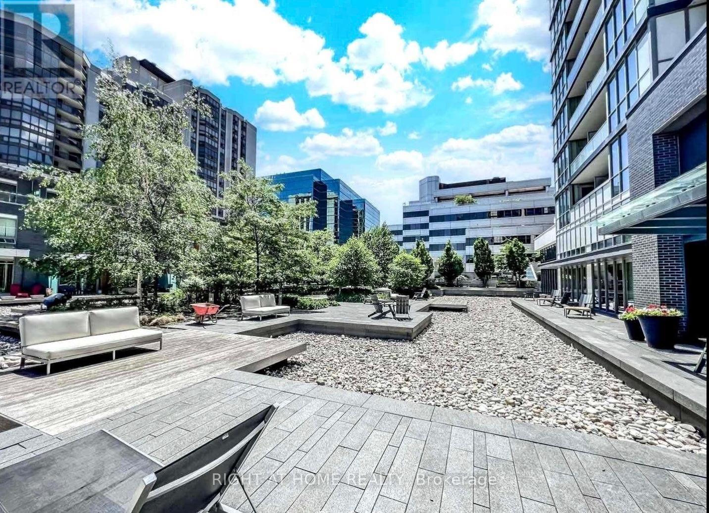 #409 88 SHEPPARD AVENUE E - 14