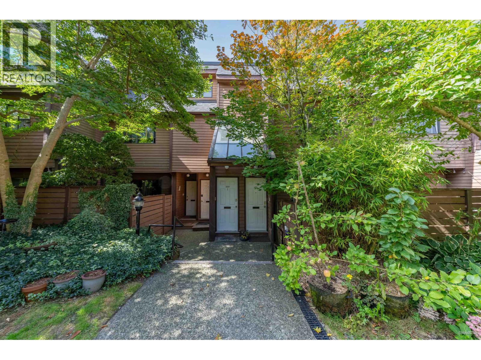 3319 MOUNTAIN HIGHWAY, North Vancouver