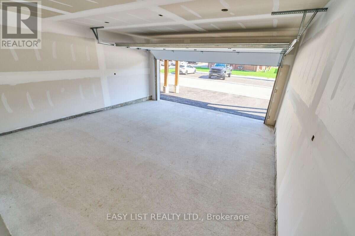 31 ADDYMAN CRESCENT - 11