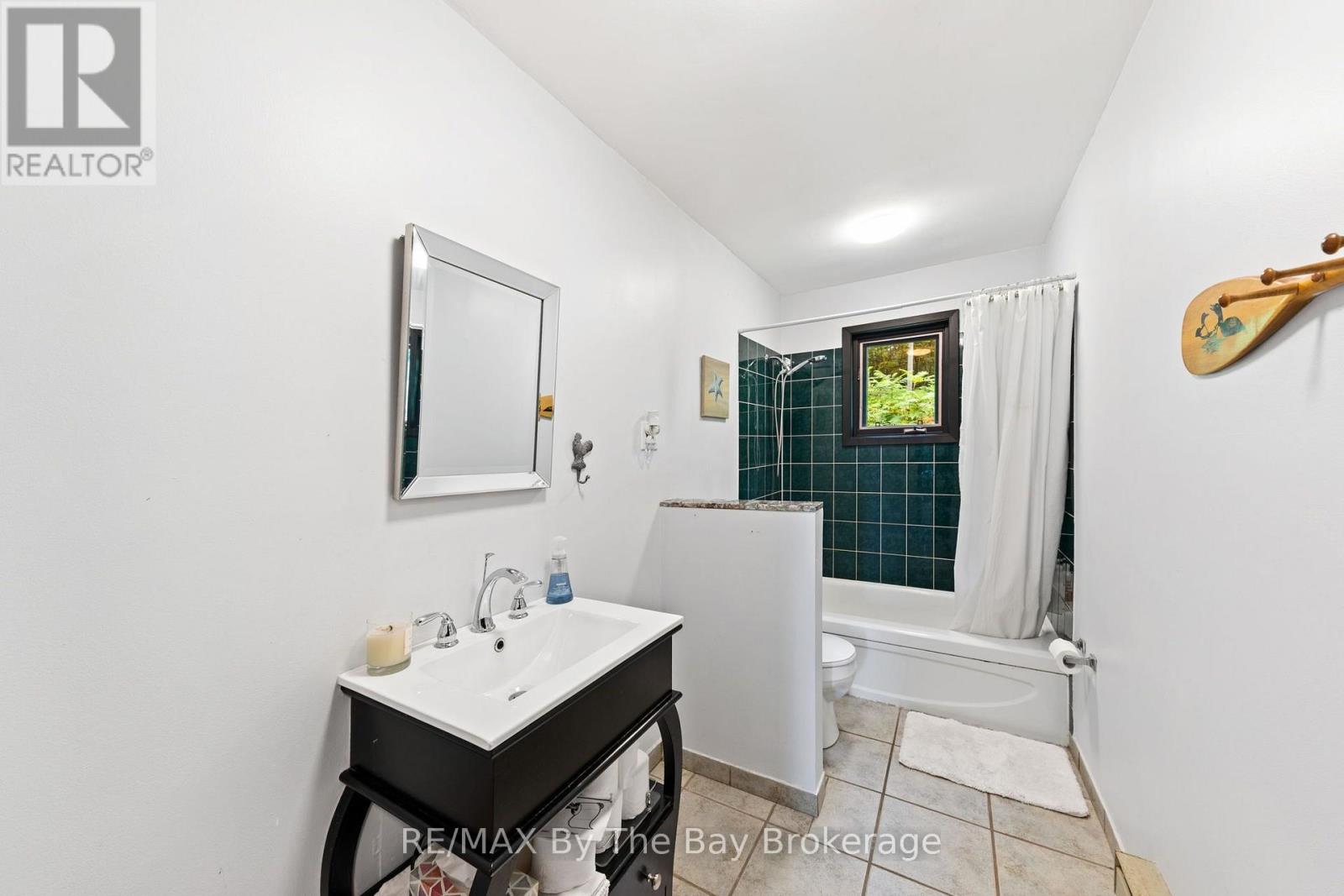 20 ISLAND 404/QUARRY ISLAND - 32