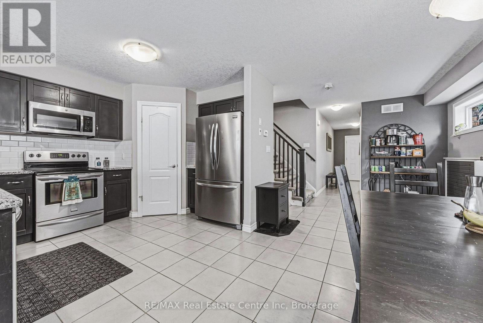 93 COULING CRESCENT - 11