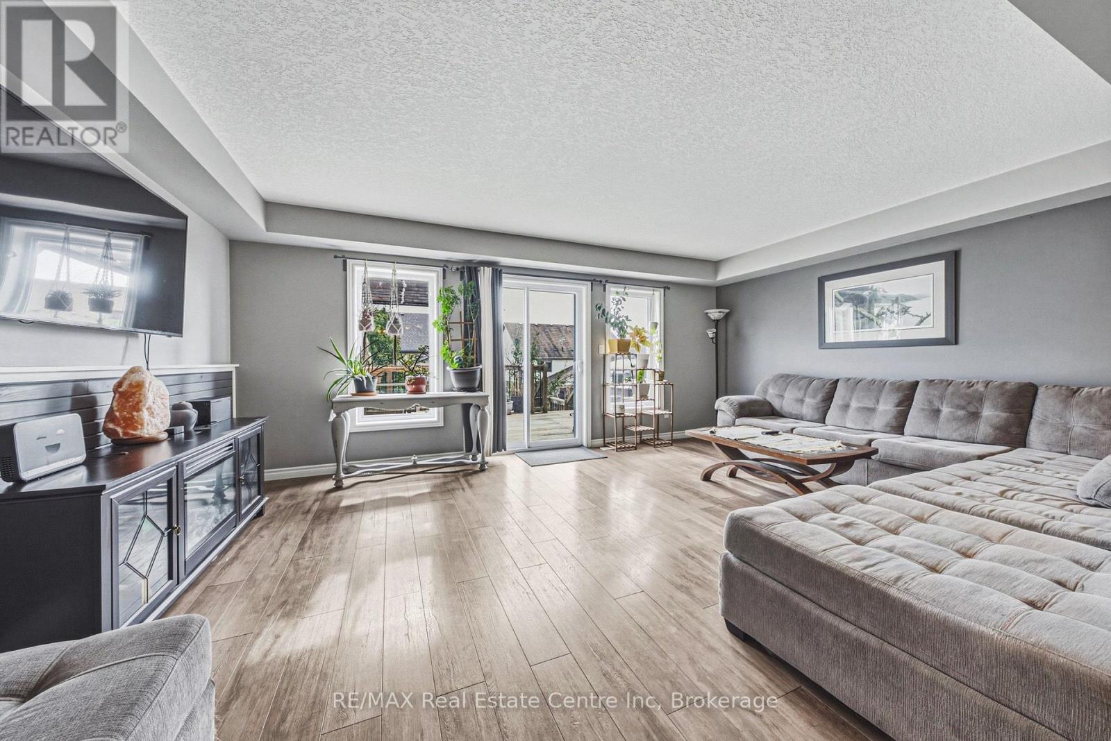93 COULING CRESCENT - 13