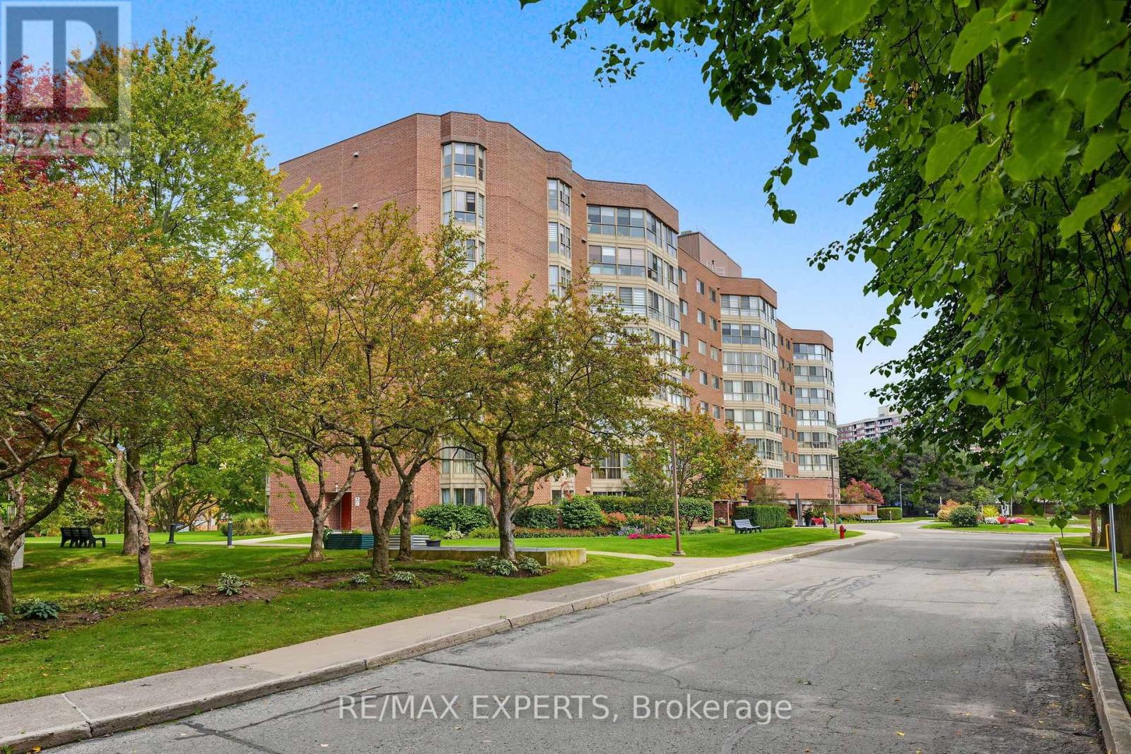 605- 5 Weldrick Road West, Richmond Hill, ON
