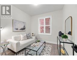 Family room - 32 Cyprus Glen, East Gwillimbury, ON L9N0S8 Photo 8