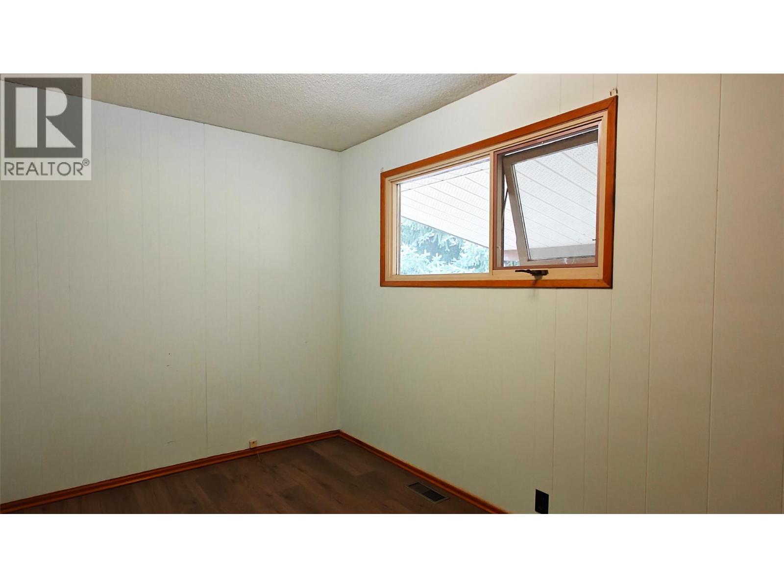 610 7th Avenue - Image 20
