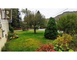 Full bathroom - 610 7th Avenue, Montrose, BC V0G1P0 Photo 8