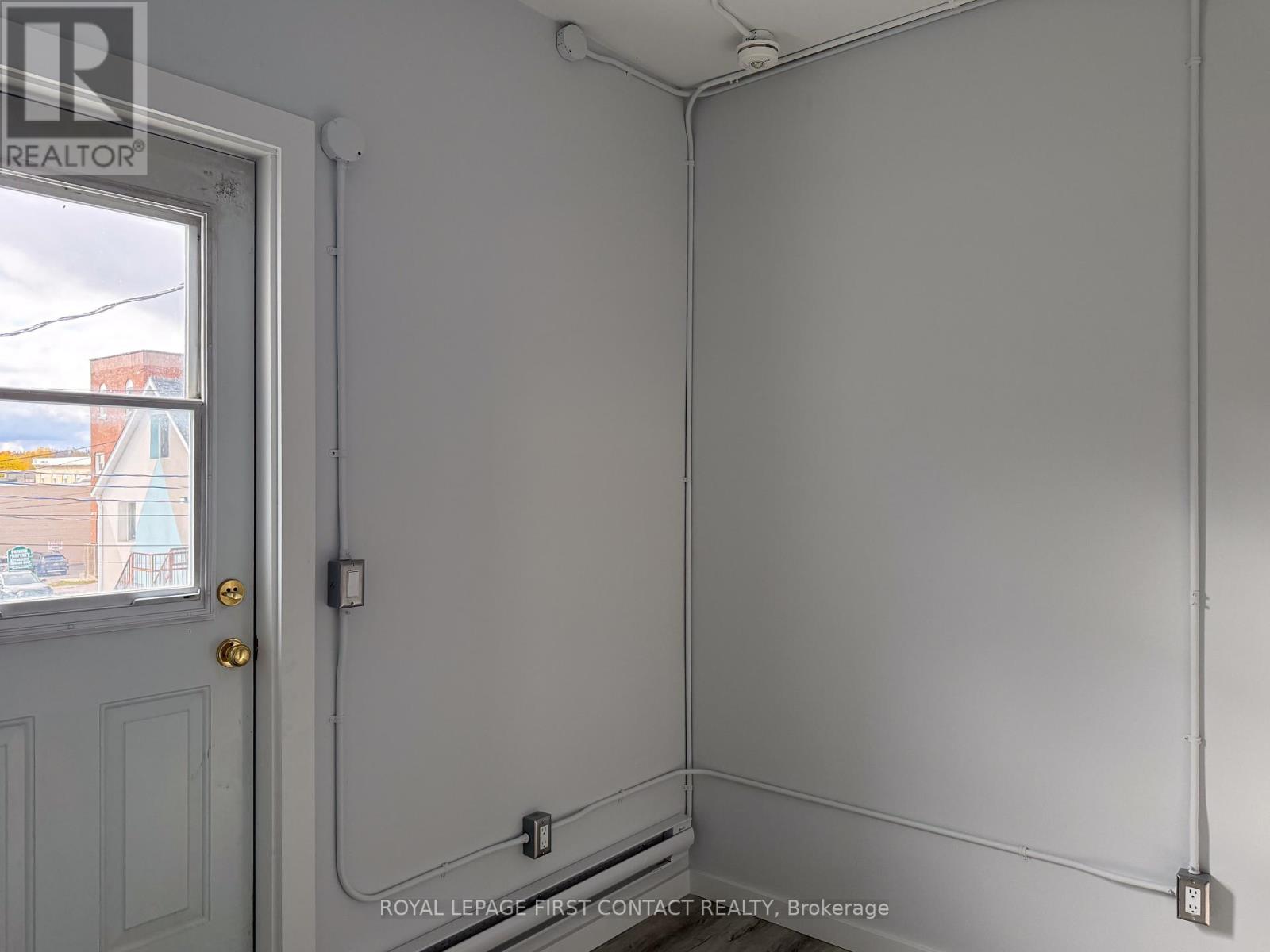 A-23 Peter Street, Orillia photo 5