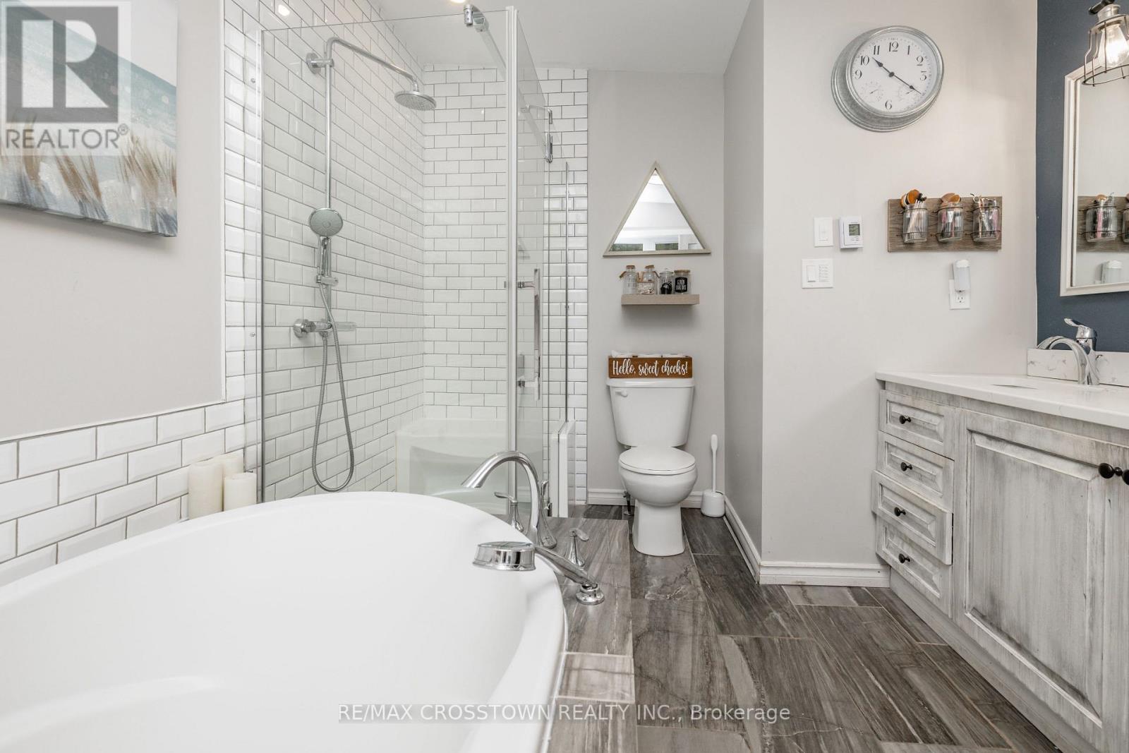 4454 Rosalyn Drive, Severn photo 35