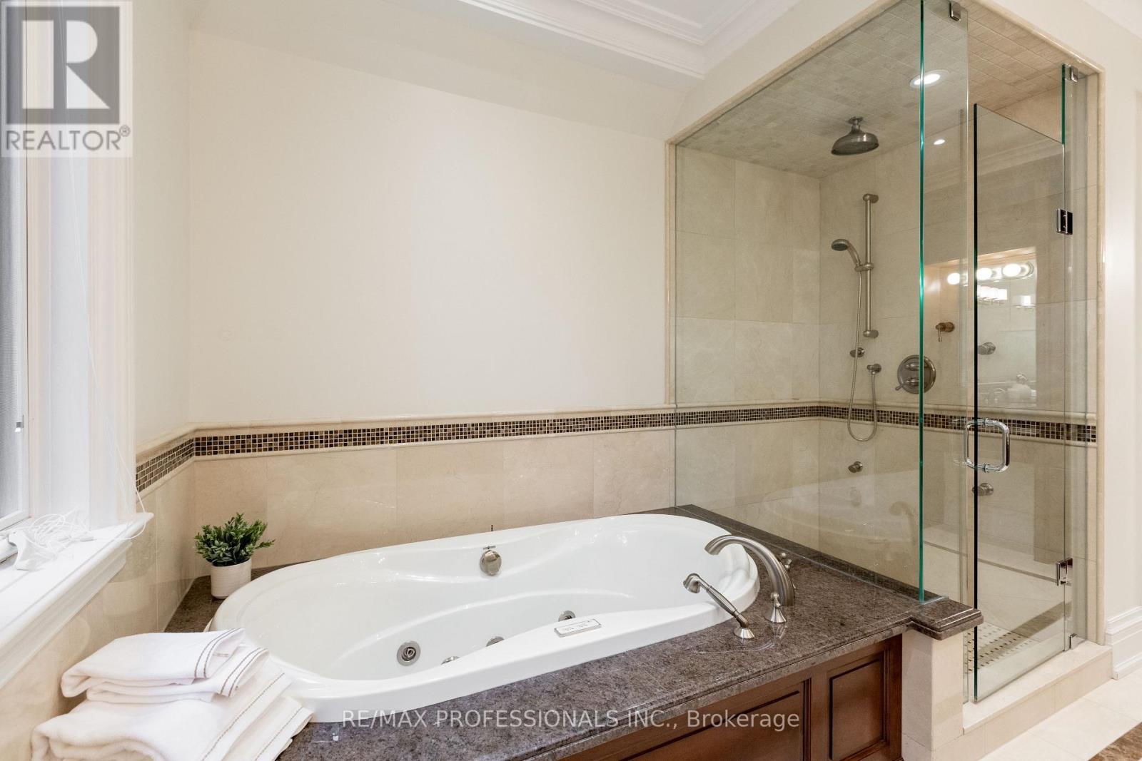 18 HILLCROFT DRIVE - Image 24